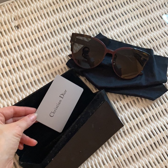 Christian Dior sunnies. Oversized. Tortashell with burgundy rims. Authentic. - Picture 13 of 14